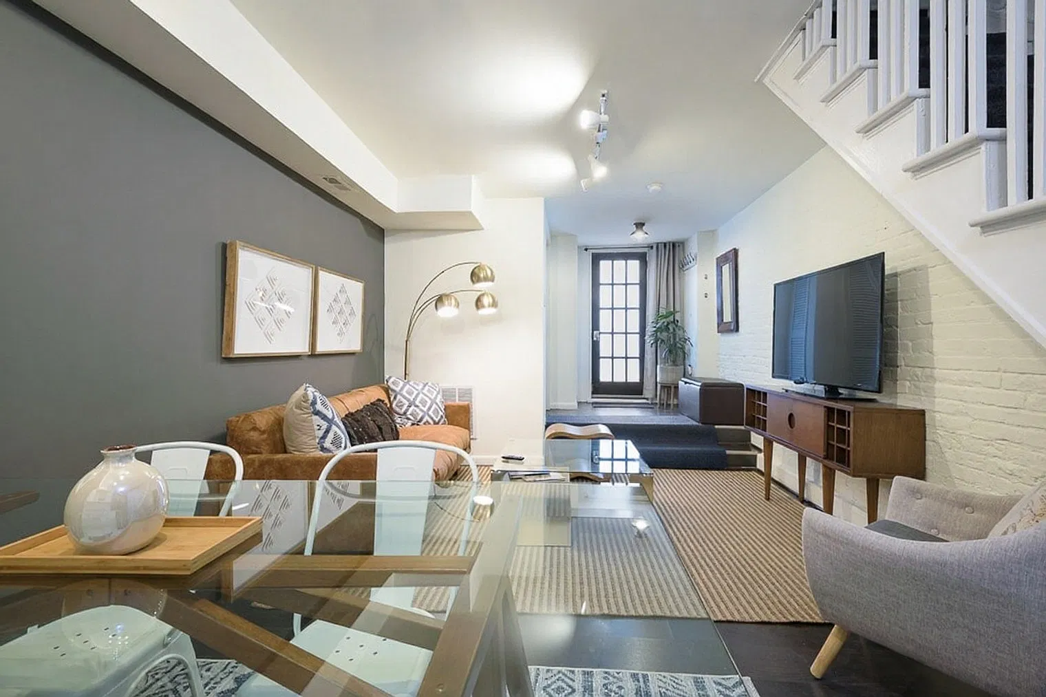 2 bed, 1.0 bath, $5,944 — Photo 1