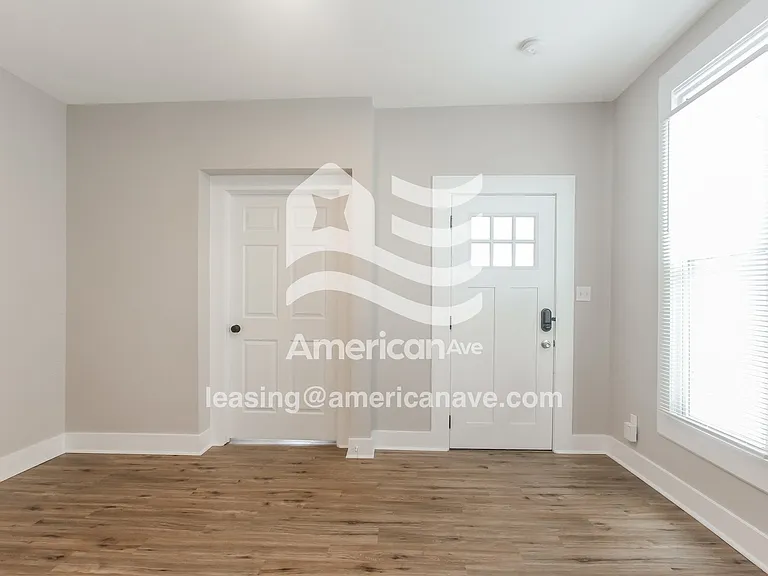 513074_004_wm_-_living_room_12972772.jpg