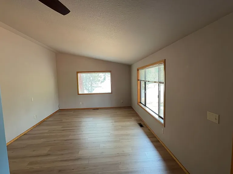 2741 NE Laramie Way — Photo 3