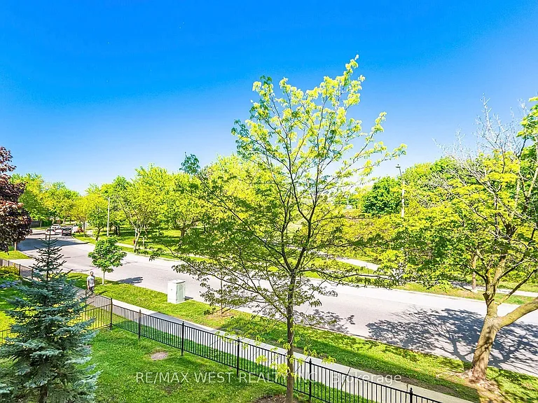 570 Lolita Gdns #209 — Photo 11