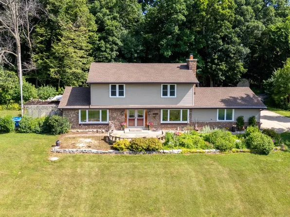 W250S4461 Center ROAD, Waukesha, WI 53189