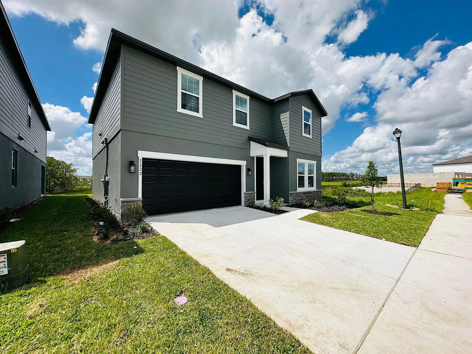 5 bed, 3.5 bath, 2725 sqft, $2,700 — Photo 3