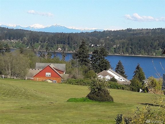 The golf course is right out your back door.