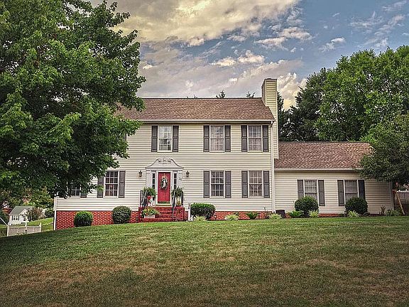 2nd image of 36 Wentworth Ln
