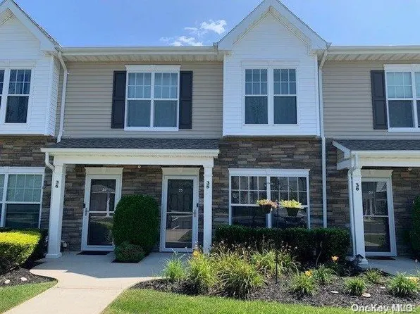 35 Weatherby Lane #35F, Central Islip, NY 11722