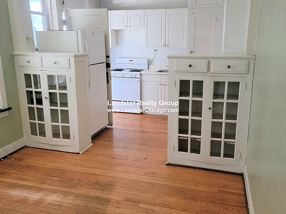 2nd image of 4404 N Winchester Ave APT 31