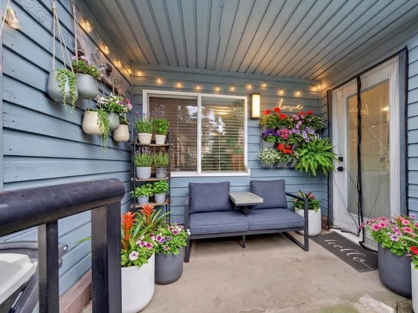 1122 King Albert Ave #101, Coquitlam, BC V3J 1X7