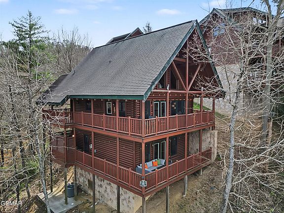 3rd image of 1723 Summit View Way