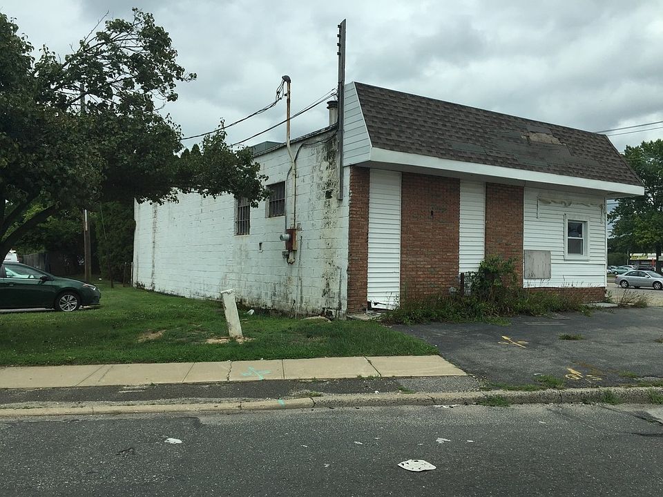 2nd image of 1240 Deer Park Ave