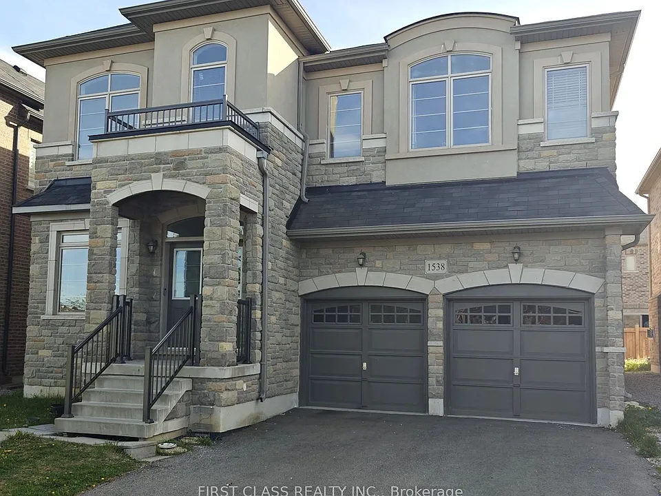 1538 Devine Point