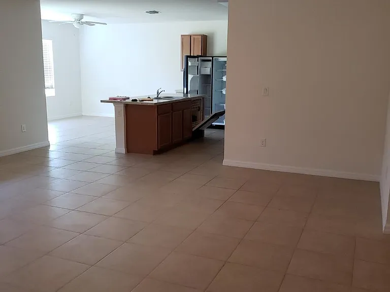 2529 SW 11th Pl — Photo 2