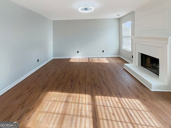 3rd image of 3184 Broadleaf Ave