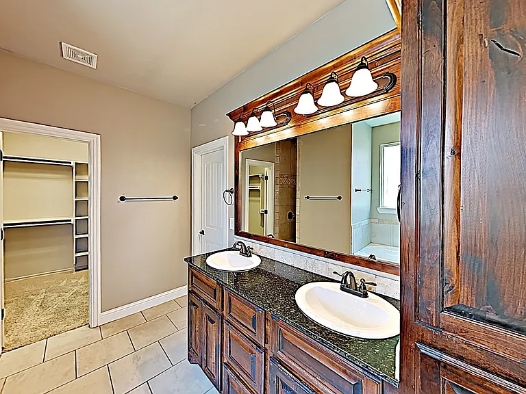 2125 Turtle Creek Dr — Photo 8