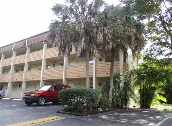 3rd image of 5080 SW 64th Ave APT 203