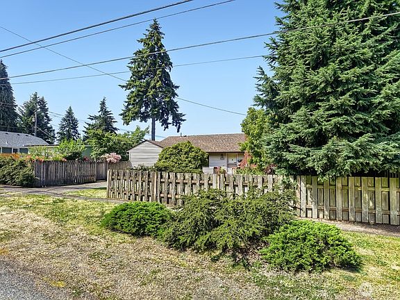 3rd image of 16719 3rd Avenue NE