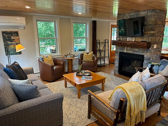 Comfortable new furniture, double sided fireplace, smart TV, game table