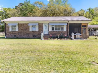 1742 Richardson Rd, Bladenboro, NC 28320