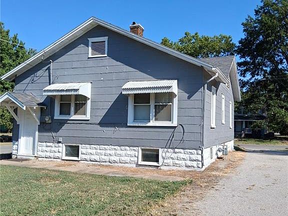 2nd image of 502 E Washington St