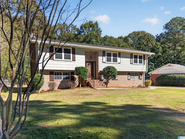 1405 Danbury Ln, Anniston, AL 36207
