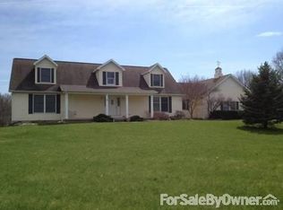 9075 Kearney Rd, Whitmore Lake, MI 48189