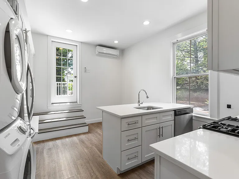 79 Lloyd Avenue — Photo 6