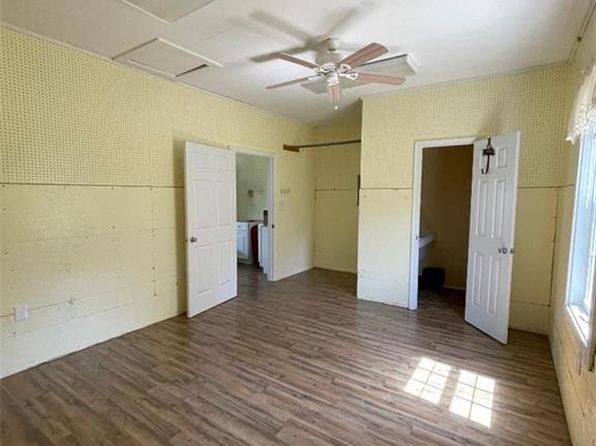 1090 General Puller Hwy, Saluda, VA 23149