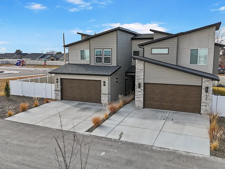 632 Cheri Ct — Photo 2