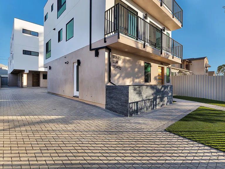 Best Priced Luxury 4 & 5 Bed Townhomes in Mid-City! — Photo 4