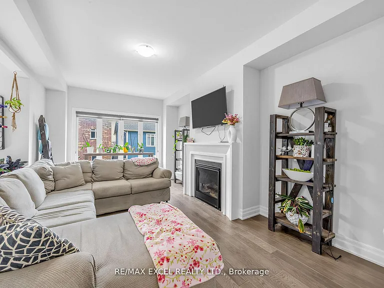 1454 Stovell Cres — Photo 14