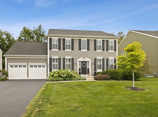 3671 Thornhill Dr, Elgin, IL 60124