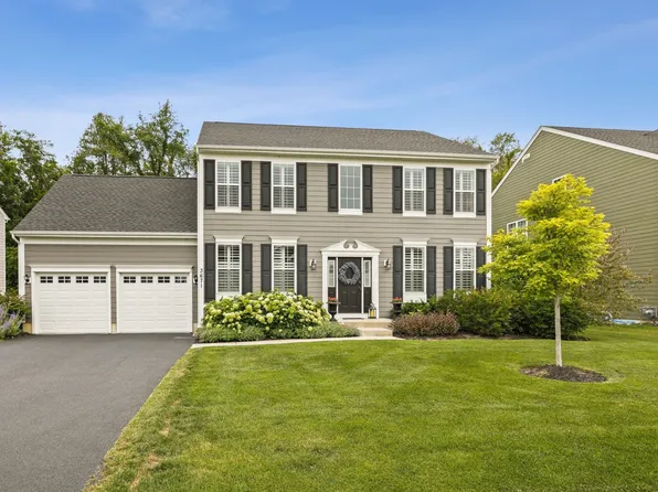 3671 Thornhill Dr, Elgin, IL 60124