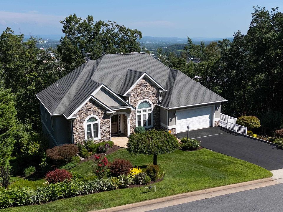 1st image of 137 Diamond Ct