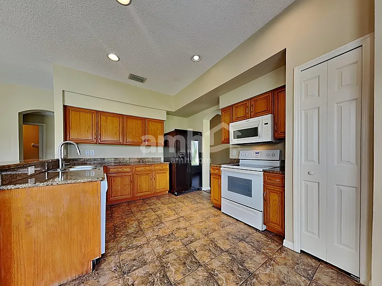 12613 Longcrest Dr — Photo 3