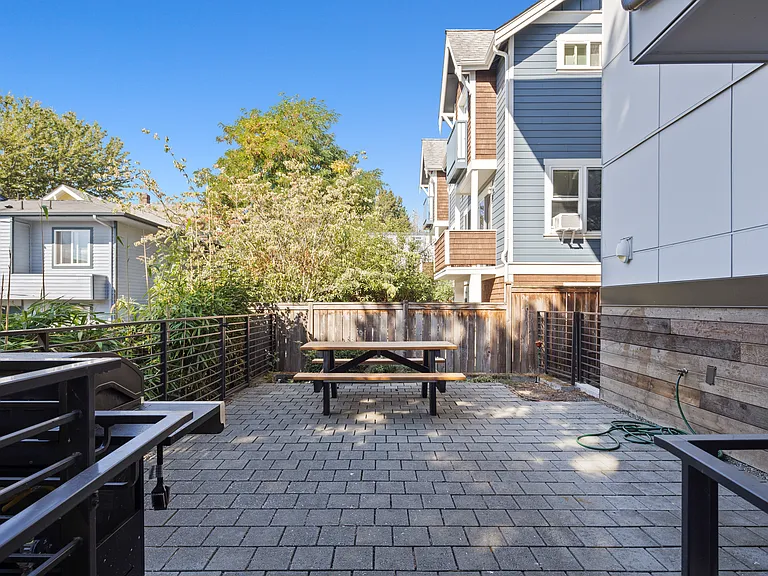 3635 Phinney Ave N — Photo 18
