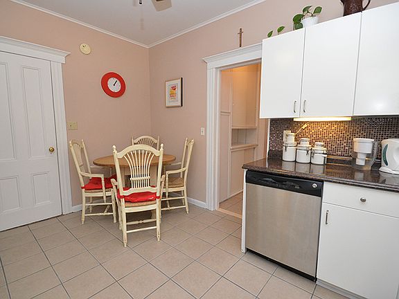 5th image of 31 Lawrence Ave