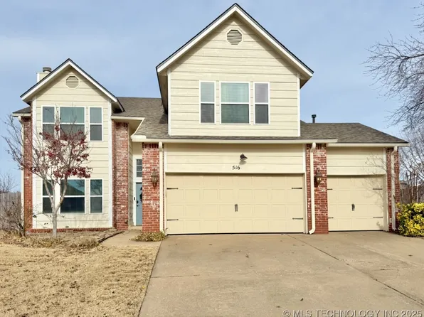 516 S Laurel Ave W, Broken Arrow, OK 74012