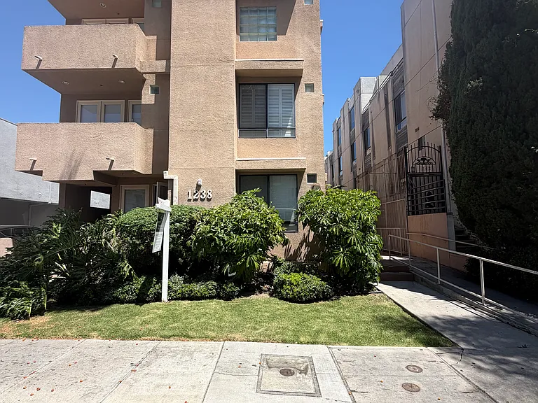 1238 S Holt Ave #2 — Photo 50