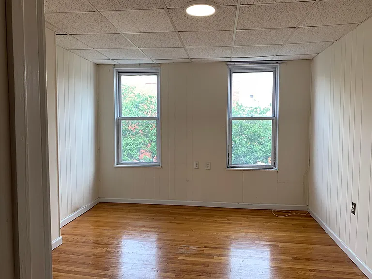 475 Monmouth St #4 — Photo 14