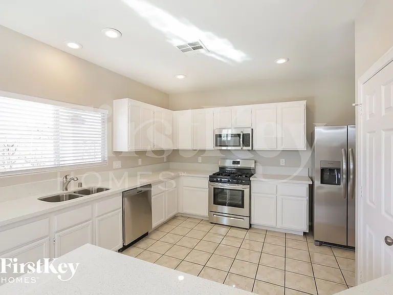 10219 Falling Needle Ave — Photo 5