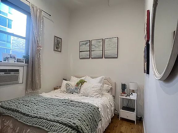 4th image of 117 E 11th St #2D