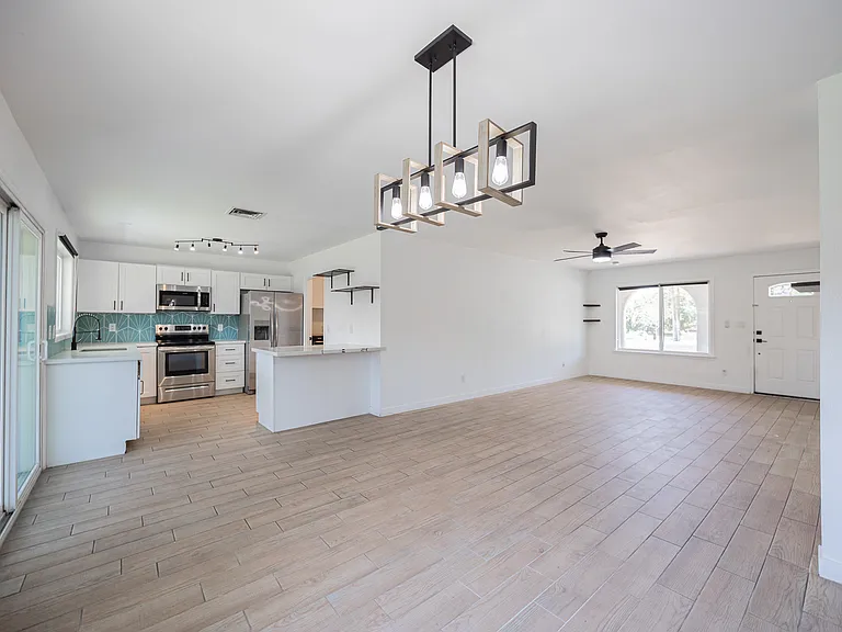 2519 W Vineyard Rd — Photo 4
