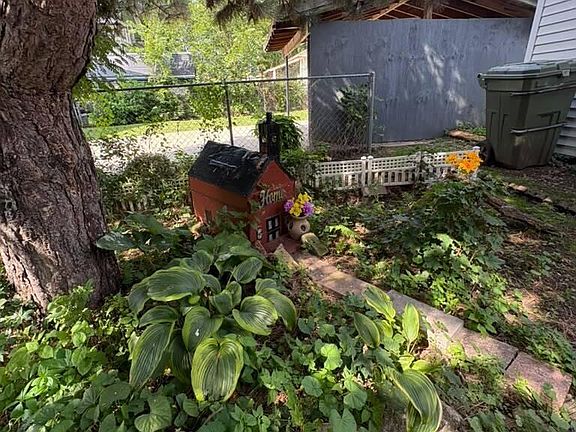 4th image of 2812 S 34th STREET