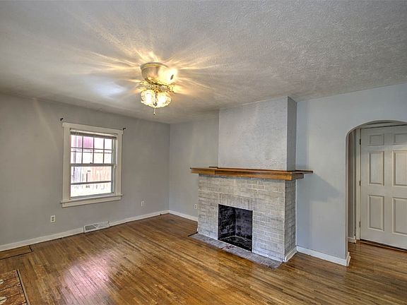 5th image of 1305 Oak Dr