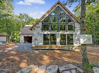187 Deer Trail Dr, Hawley, PA 18428