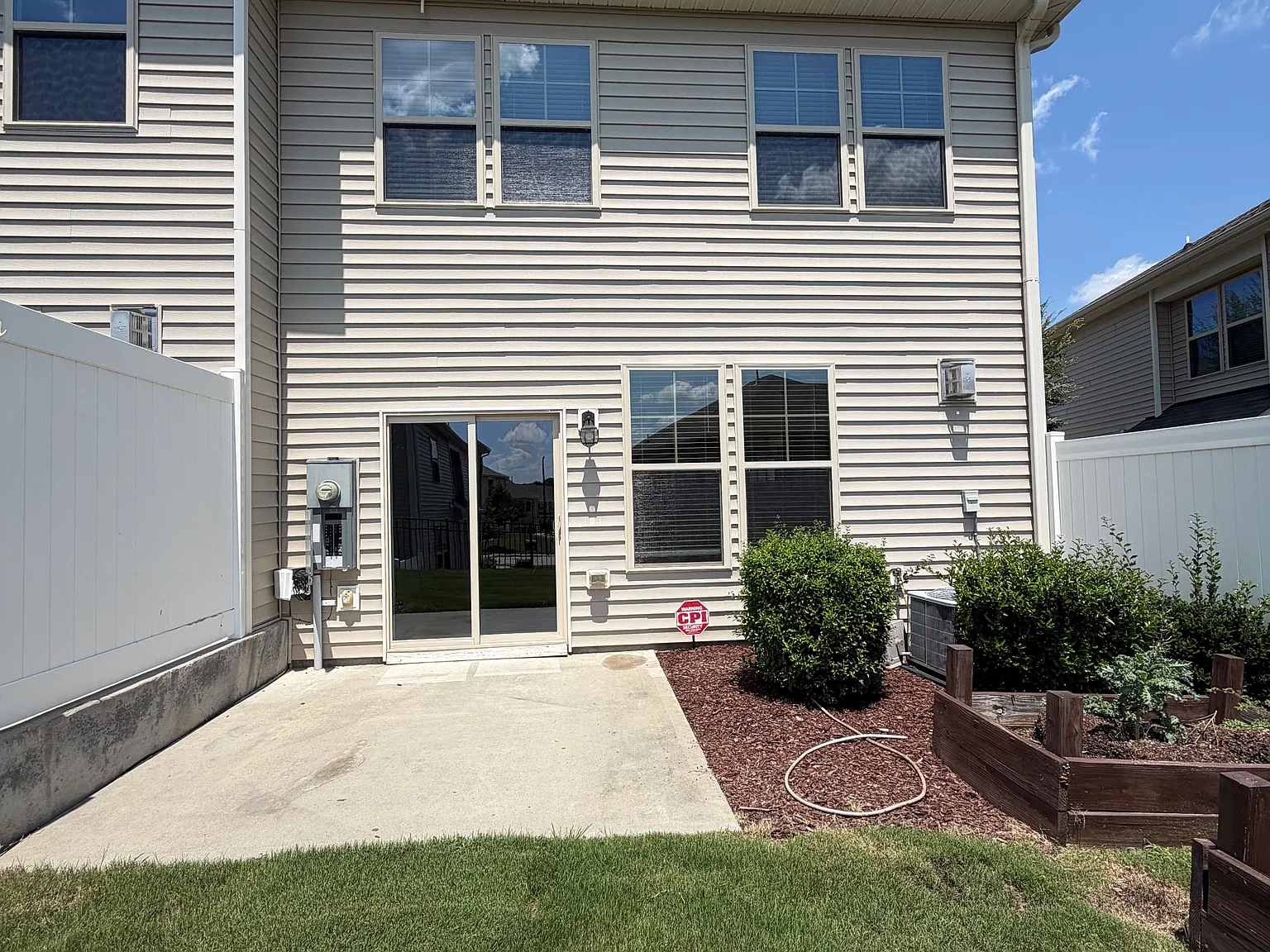 1112 Latitude Dr — Photo 2