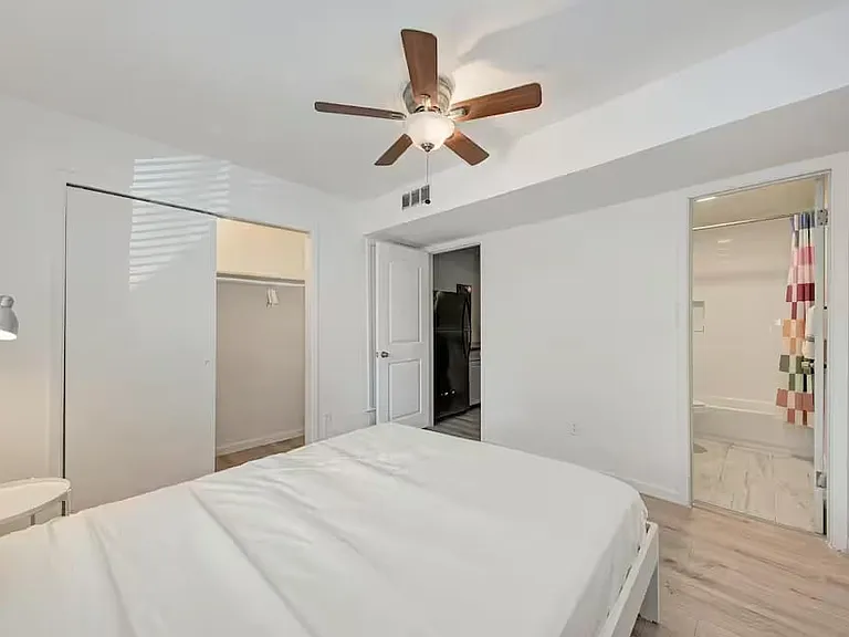 1106 W 22nd St #4 — Photo 11