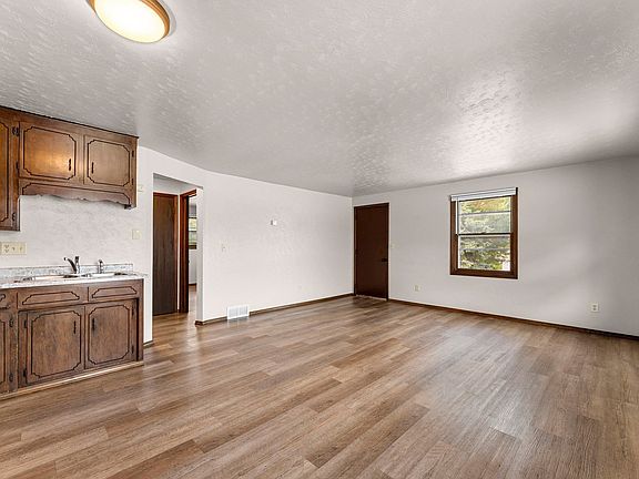3rd image of 1635 Deckner Ave