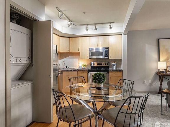 5th image of 103 Bellevue Ave E #302A