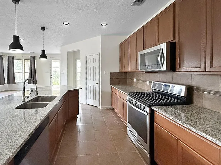 6503 Bayliss Valley Ln — Photo 23