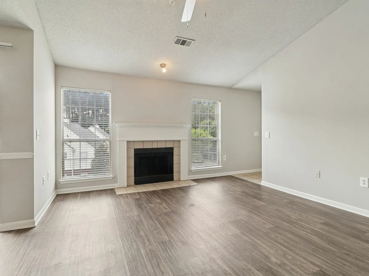 Varia at Oakcrest — Photo 2